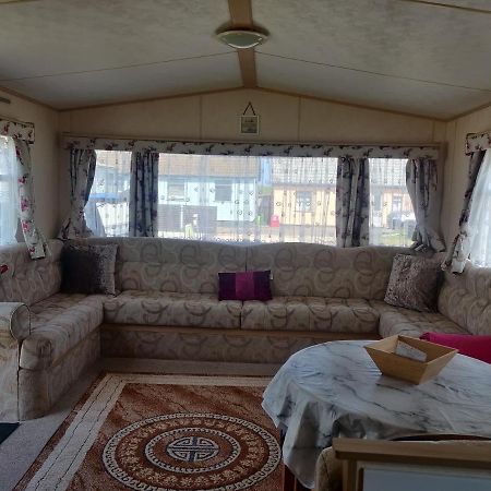Nan'S Place Hotel Rhyl Bagian luar foto