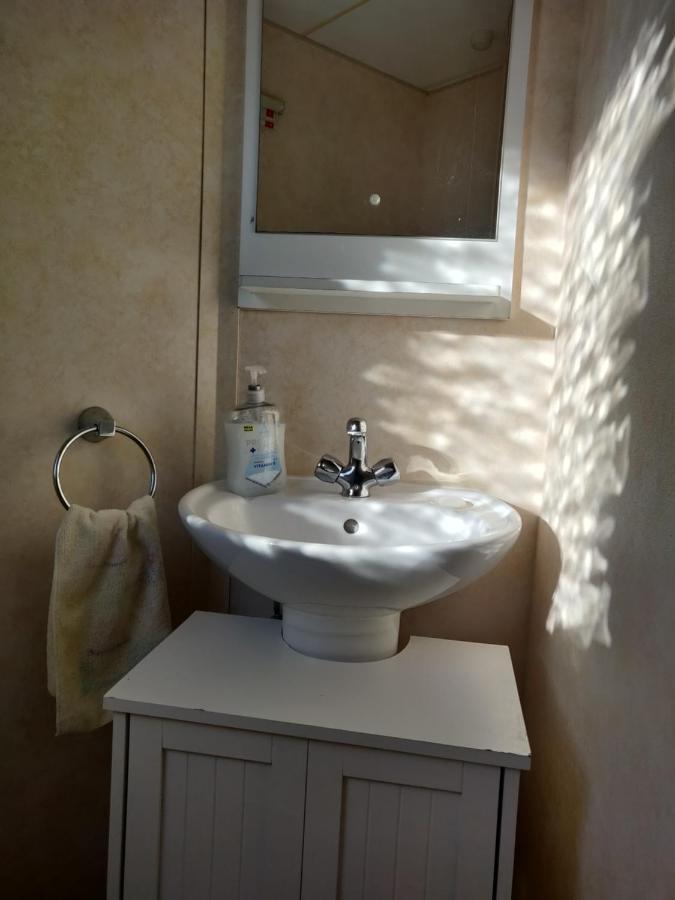 Nan'S Place Hotel Rhyl Bagian luar foto