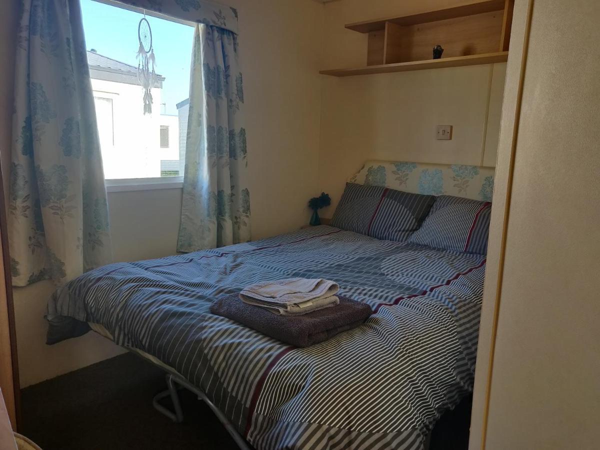 Nan'S Place Hotel Rhyl Bagian luar foto