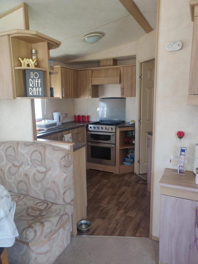 Nan'S Place Hotel Rhyl Bagian luar foto