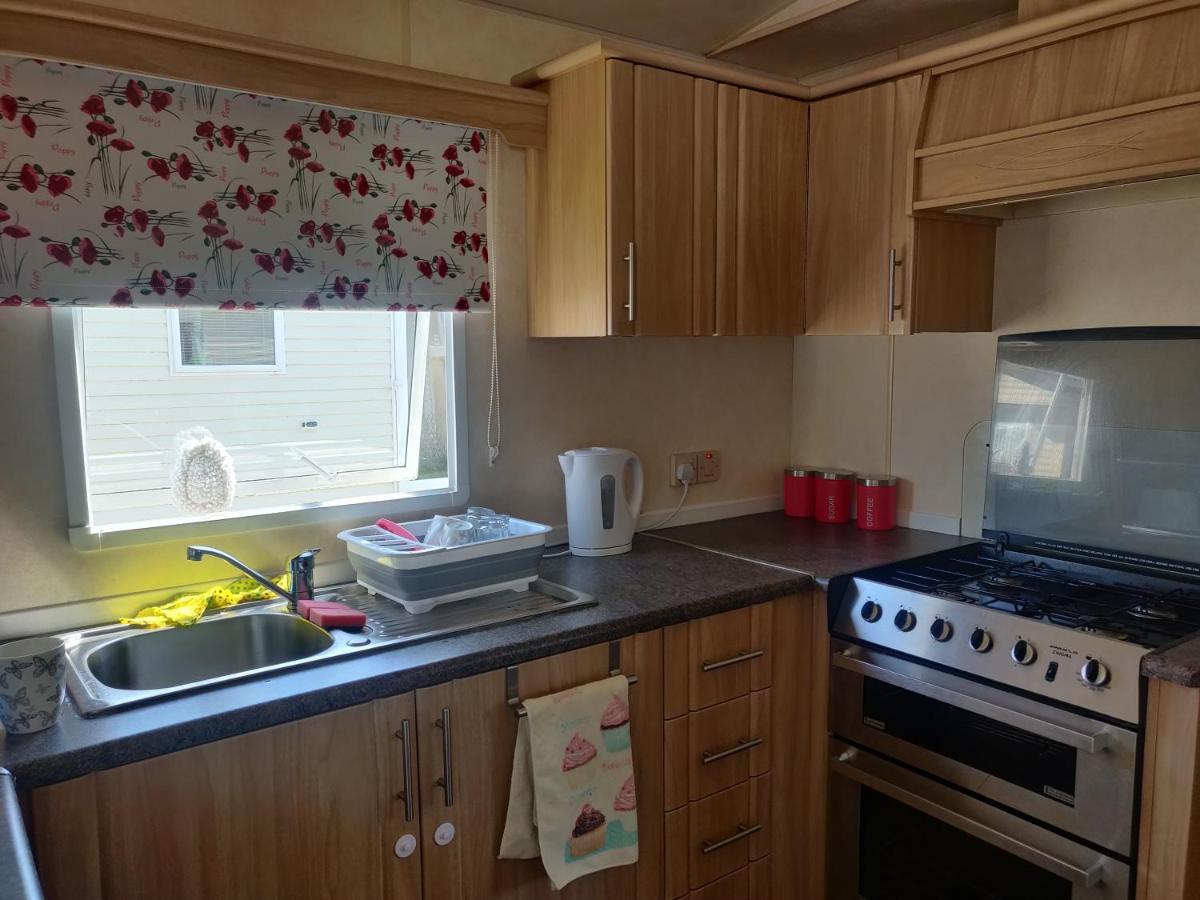 Nan'S Place Hotel Rhyl Bagian luar foto